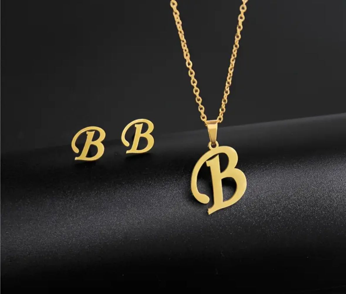 Personalized Initial Necklace - Elegant Letter Pendant in Gold