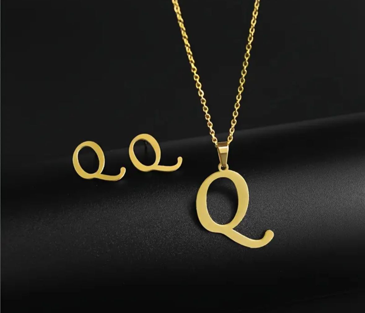 Personalized Initial Necklace - Elegant Letter Pendant in Gold