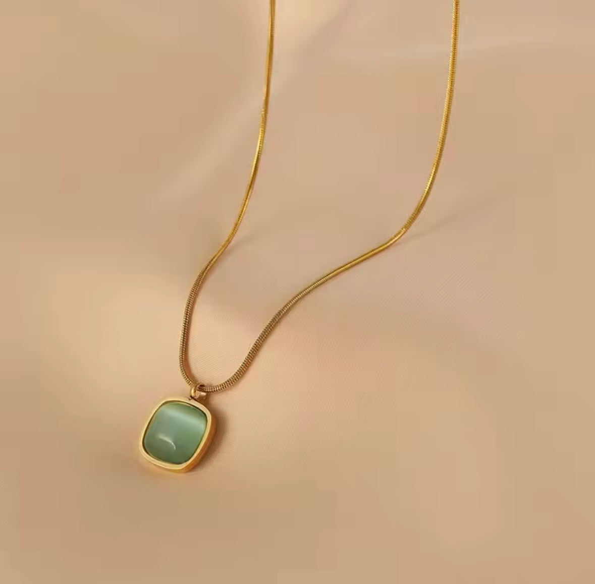 Super Elegant Necklace With light green Natural Stone And Stainless Steel Chain